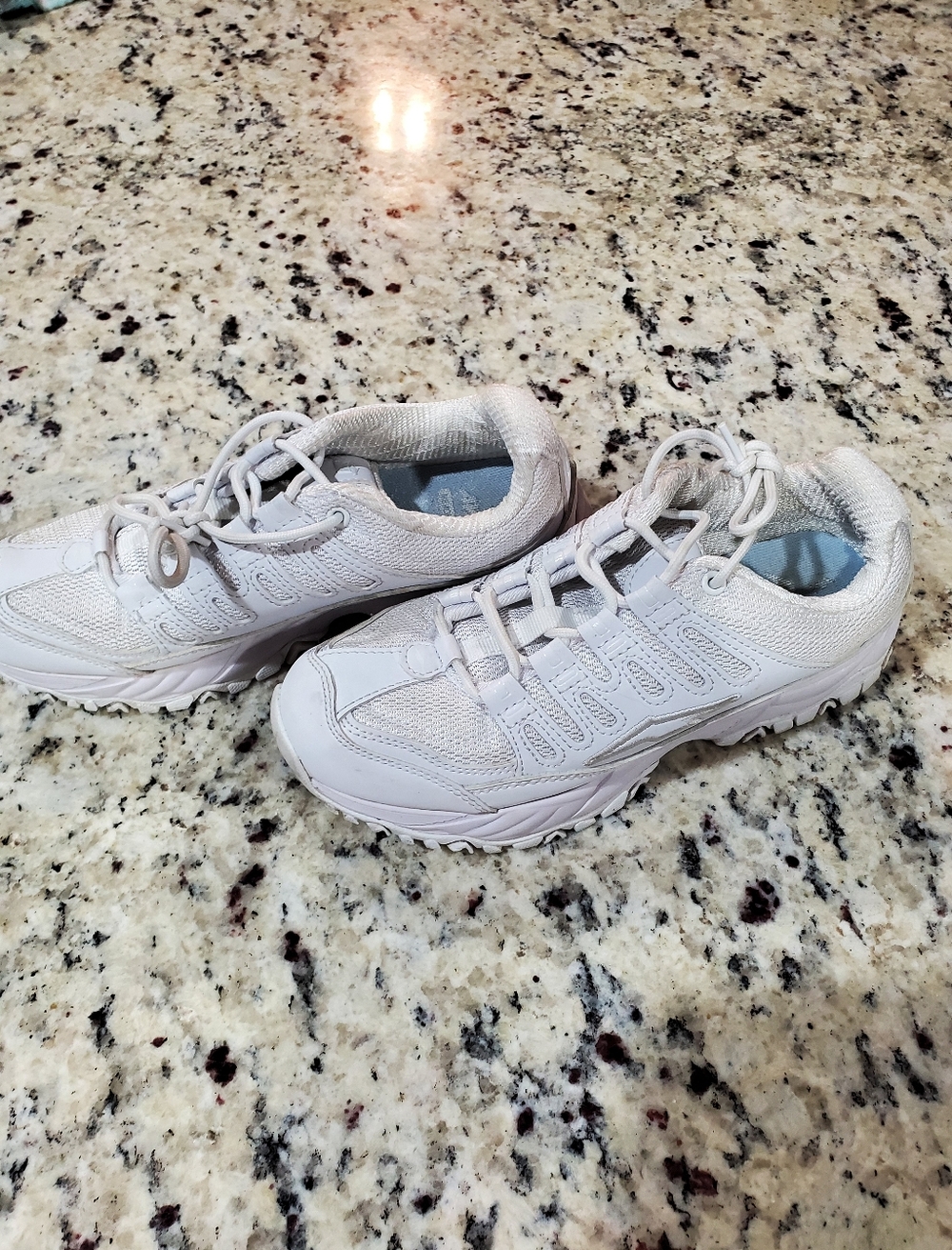 Avia Elevate White Sneakers – Cloud-Like Comfort! Size 6